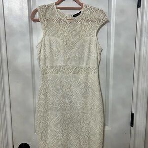 Elegant Lace Sleeveless Dress in Cream